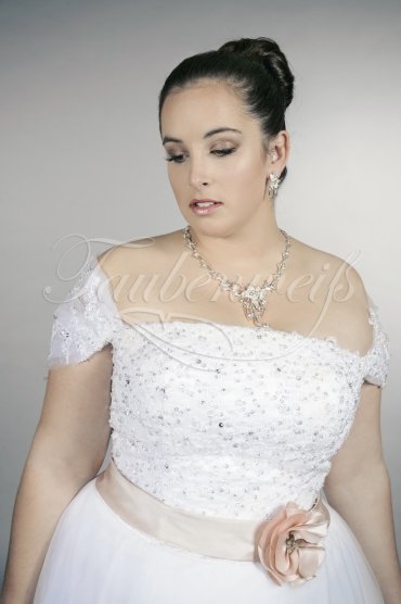 Wedding dress TW0168B - Wedding dress TW0168B tea-lengh plus size XXL tulle lace beadings off-shoulder stola colored belt 2